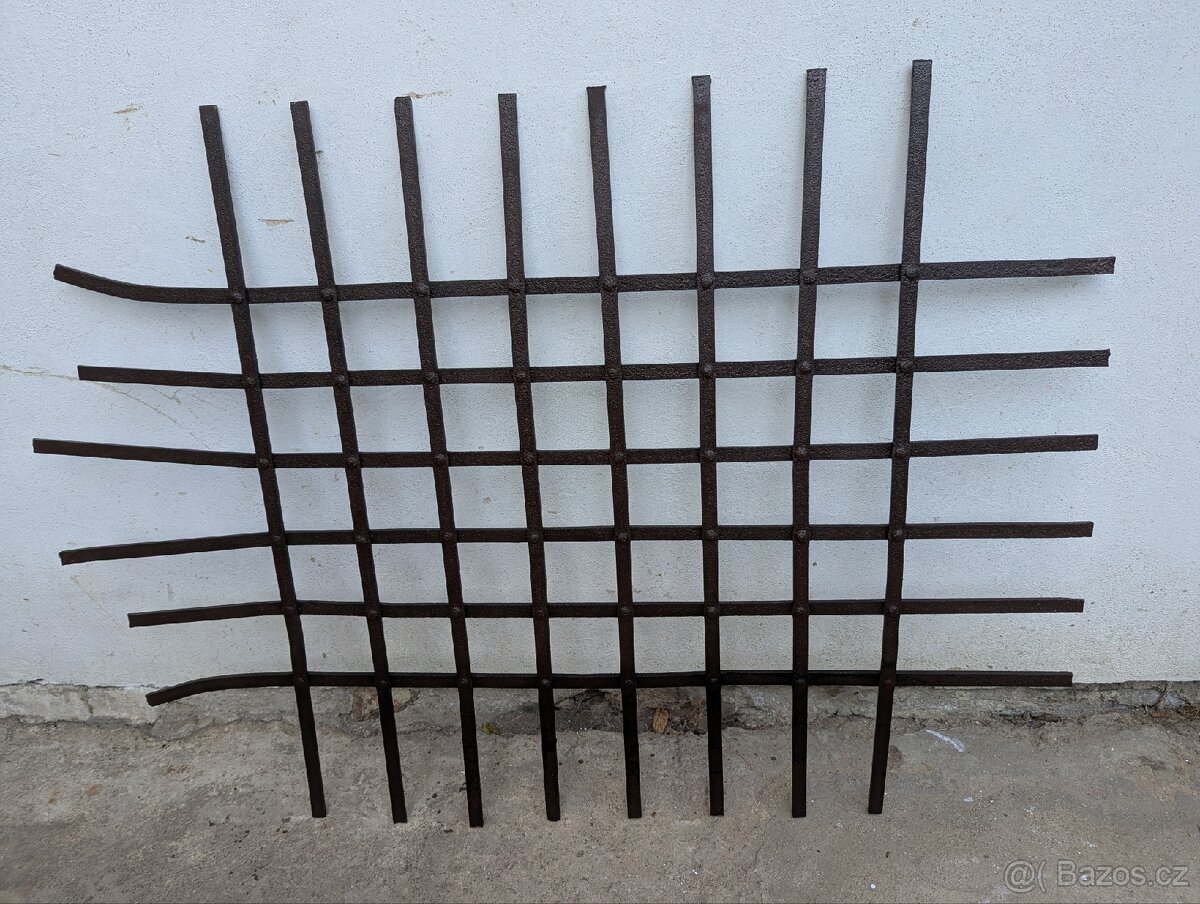Železná mříž - velmi pěkná c. nabídněte