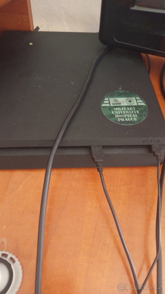 Prodám PlayStation 4