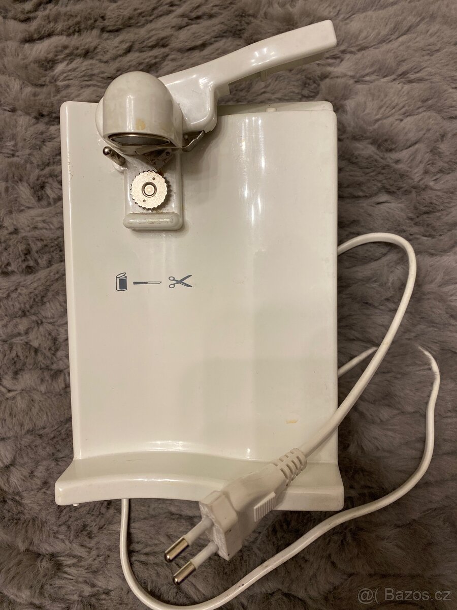 ELEKTRICKÝ OTVÍRAČ A BROUSEK NA NOŽE