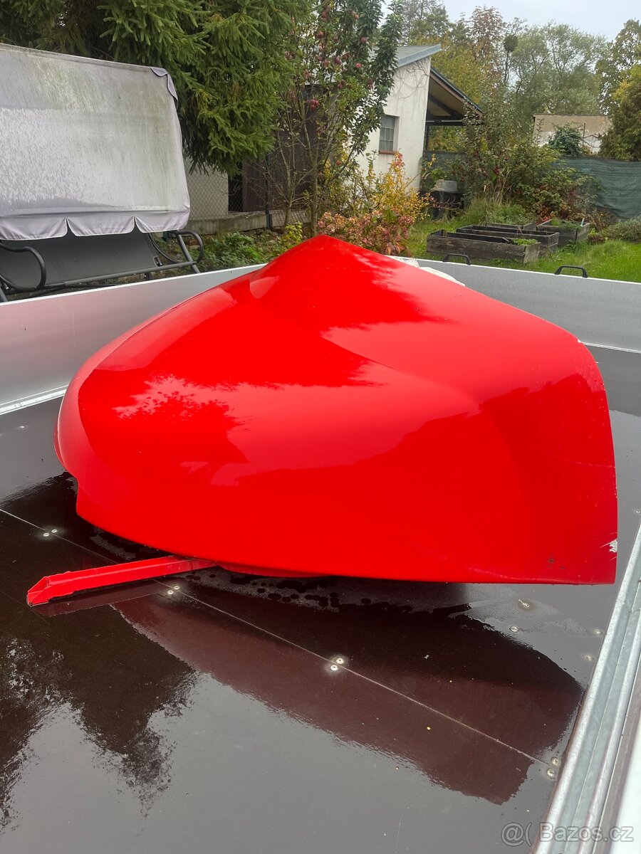 Spojler větrny štit