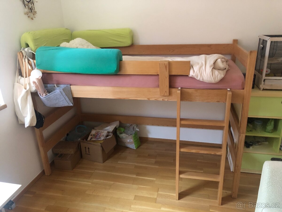 Dětská postel ze smrkového dřeva včetně kvalitní matrace