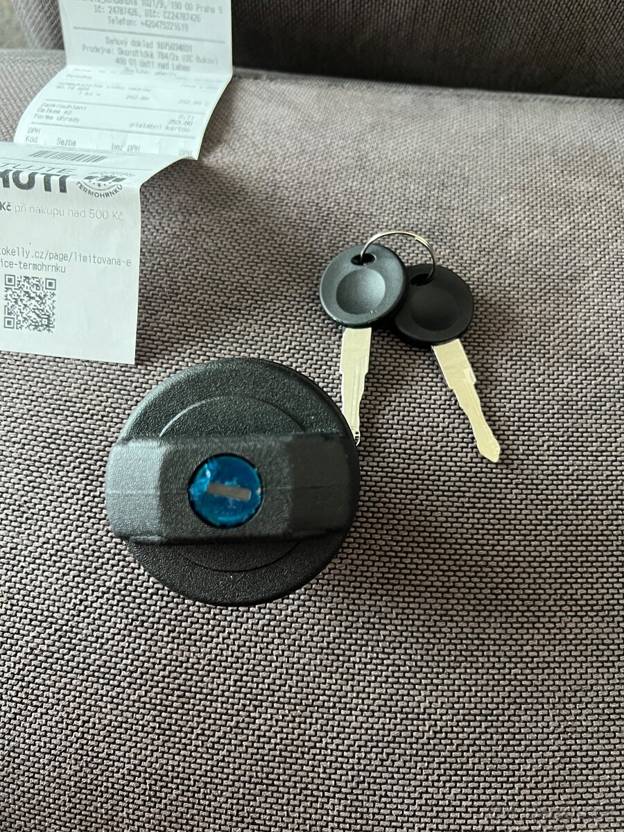 Uzamykatelné víčko nádrže na Felicii