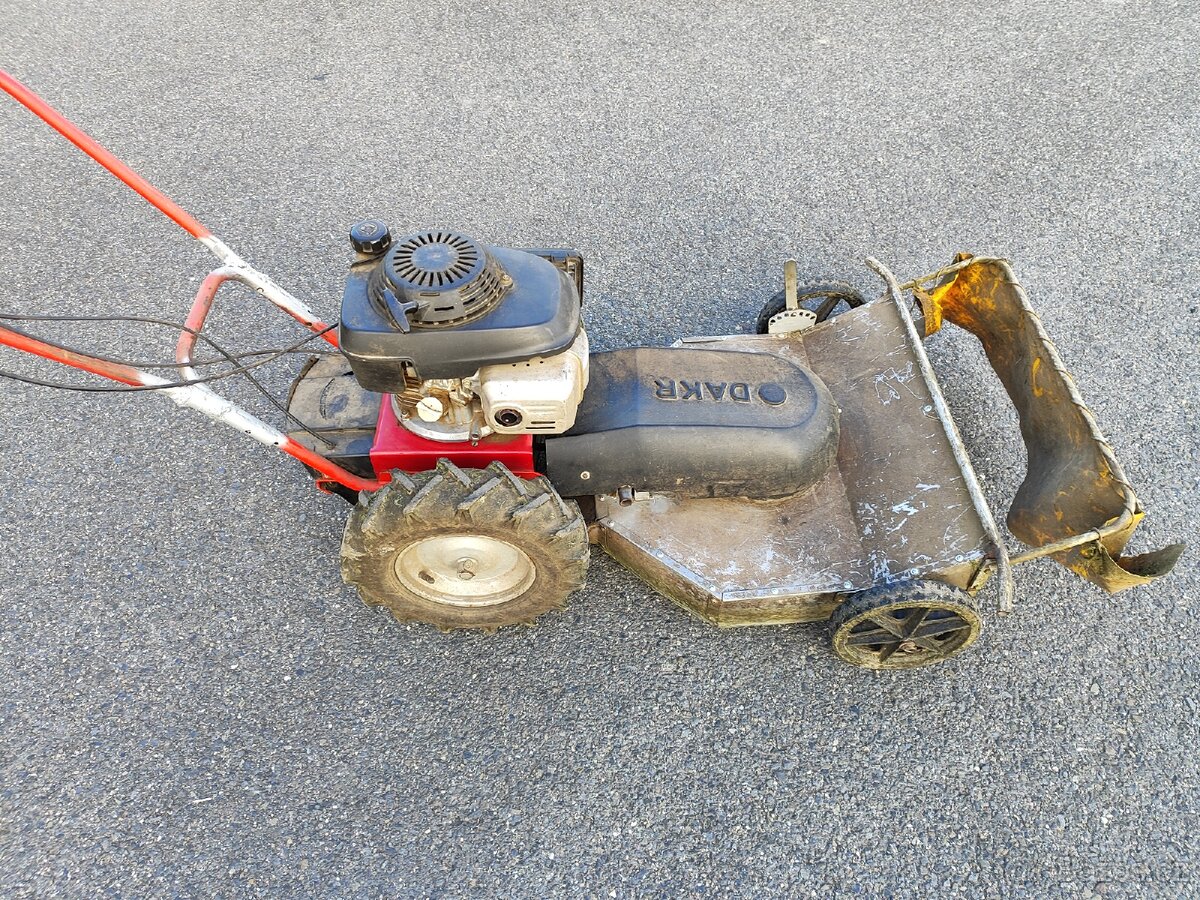 Sekačka s pojezdem Dakr Tektron