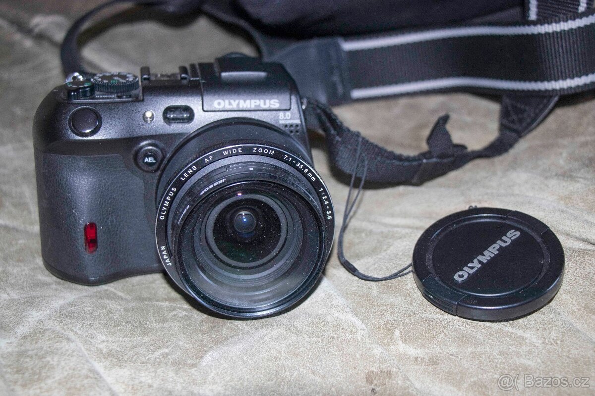 Olympus 8080WZ s příslušenstvím