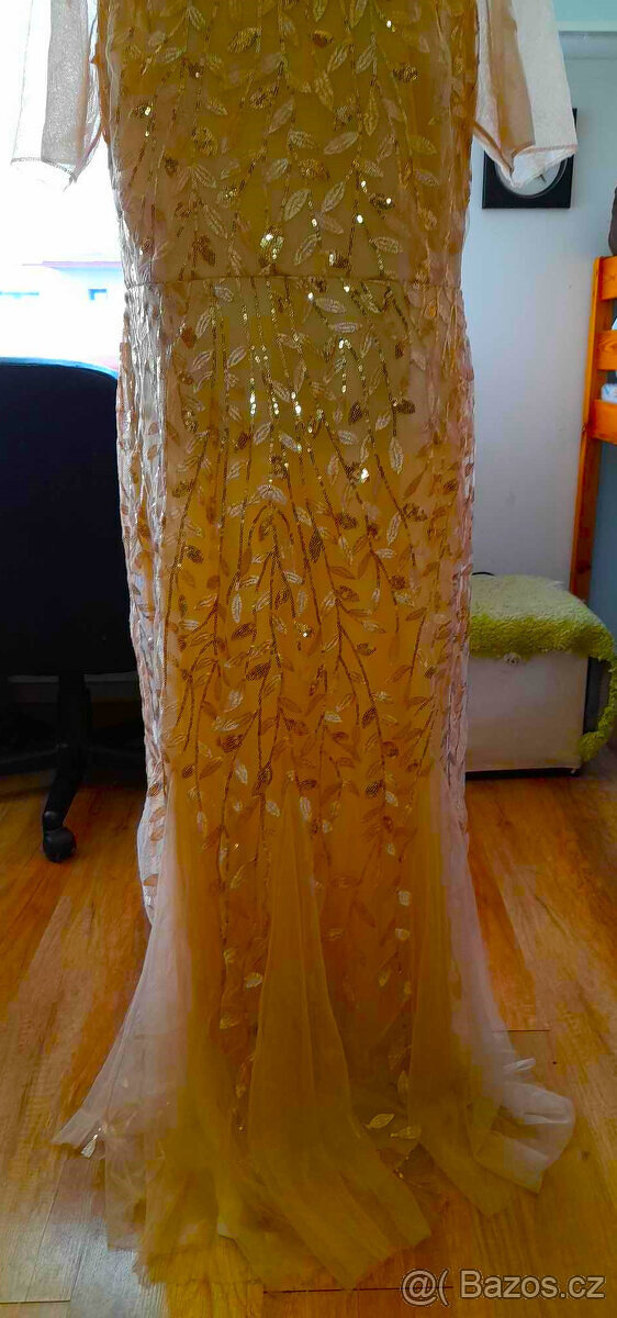 Zlaté společesnké šaty s flitry