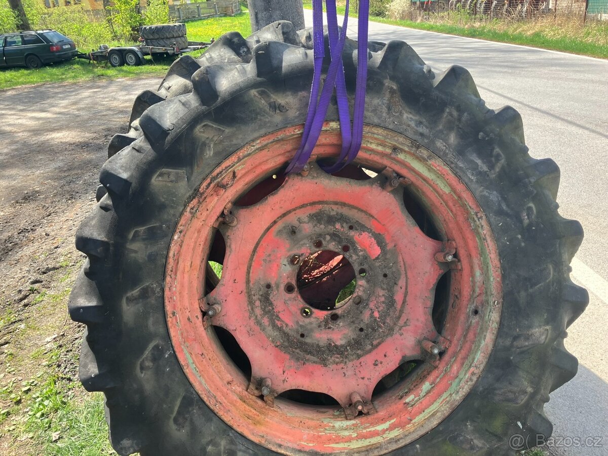Kola kompletní 16,9-38 na Zetor Crystal
