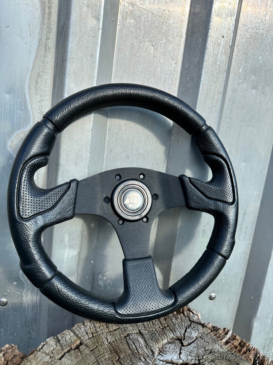 Sportovní volant OBA z 90.let