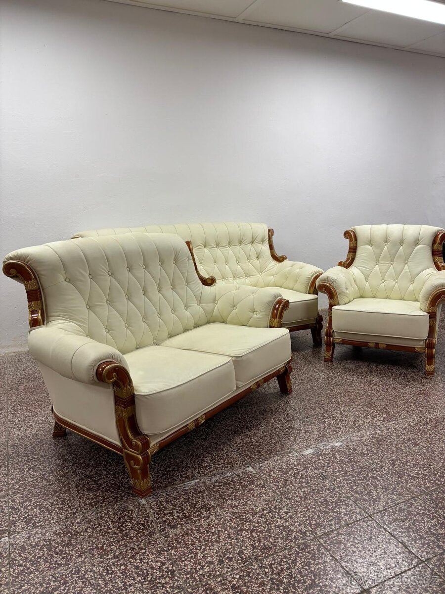 CHESTERFIELD SEDAČKA ŠTÝLOVA ,V KOMBIN.S DREVOM 3+2+1