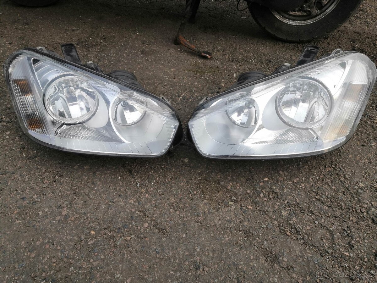 Ford Focus C -Max 1.8i,1.6HDi rok 2003 - 05. Světla na 2008