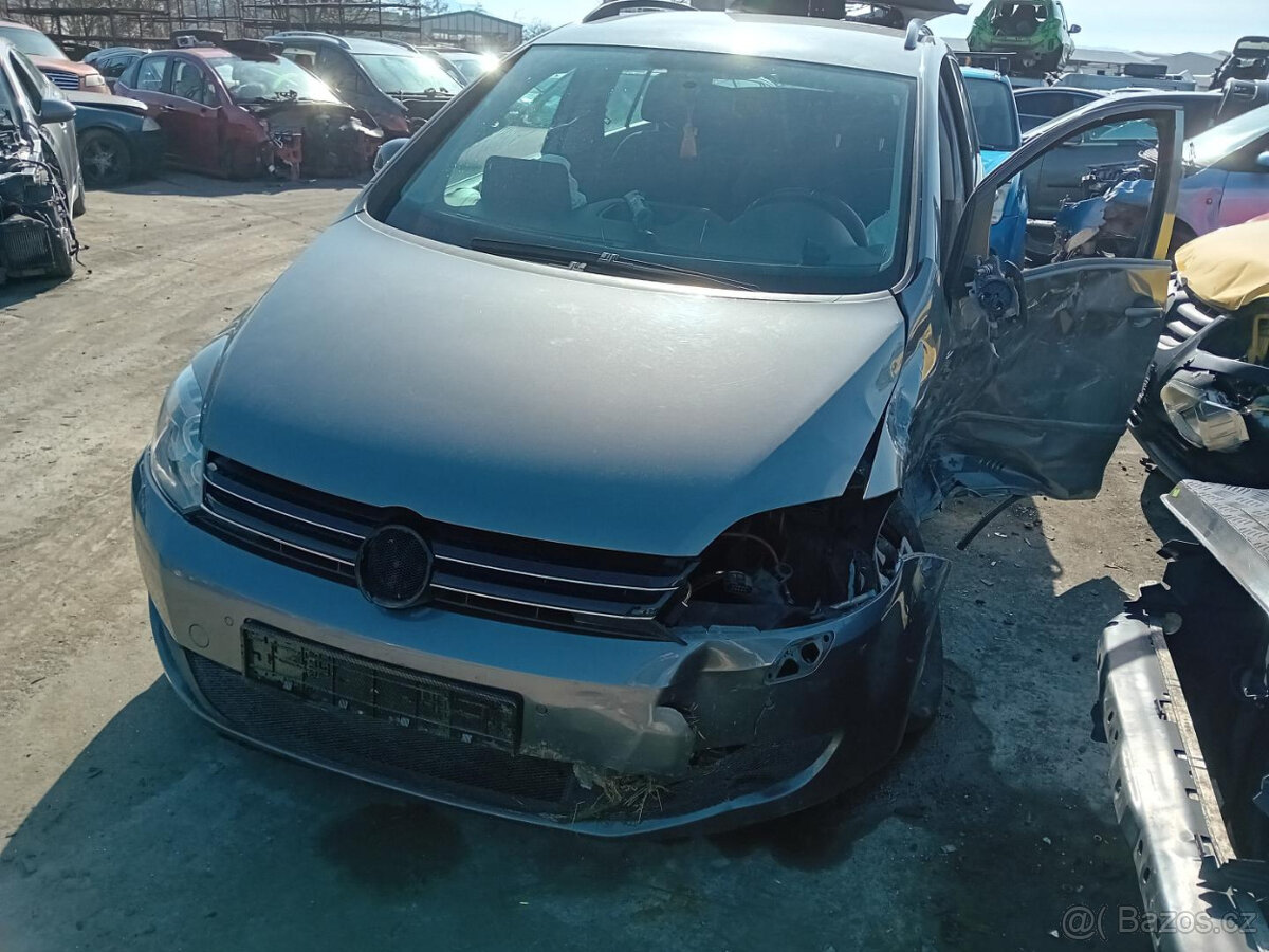 Volkswagen Golf V + 1.6 ( BSE ) 75kW r.2009 šedá LA7T na náh