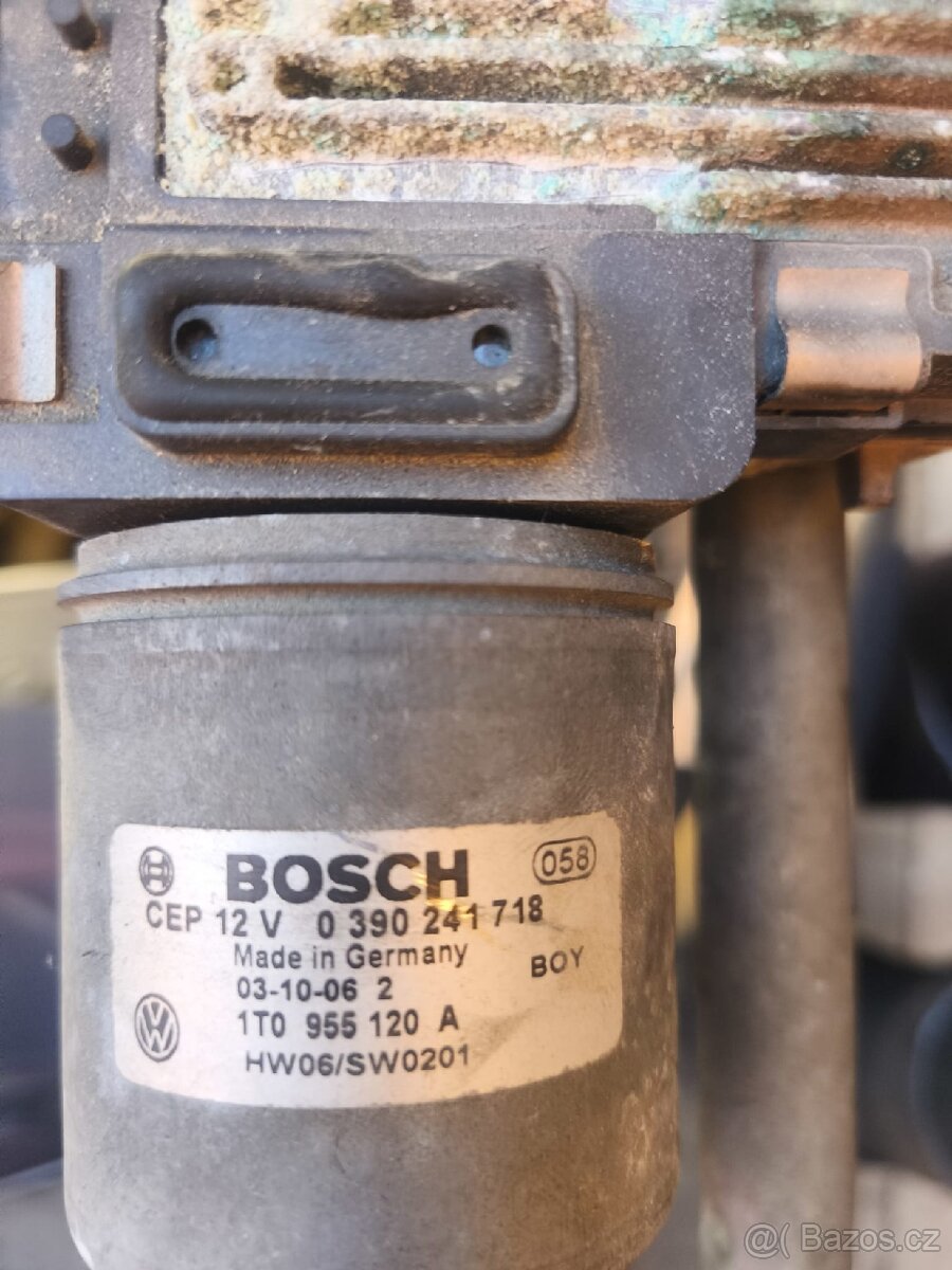 Motor k pravému stěrači Vw touran 2003