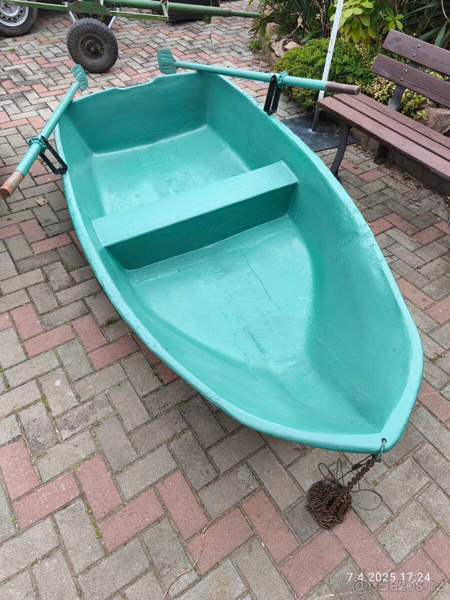 LAMINÁTOVÁ LOĎ