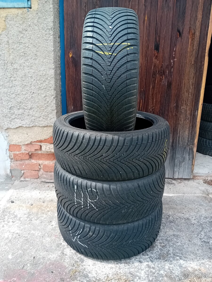 225/40R18 97Y