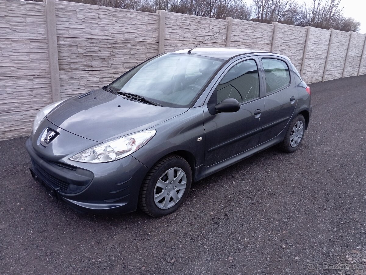 Peugeot 206+ ,1,4 benzín,120000km