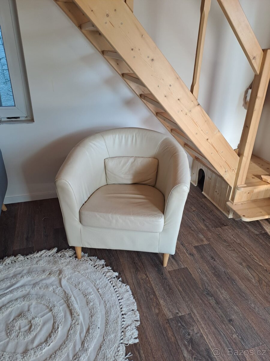 Křeslo světlá kůže