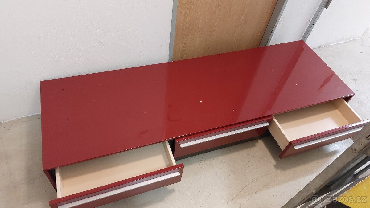 TV stolek za odvoz
