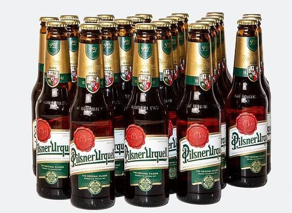 Pilsner Urquell 0.33 litru vývozní hnědá láhev.