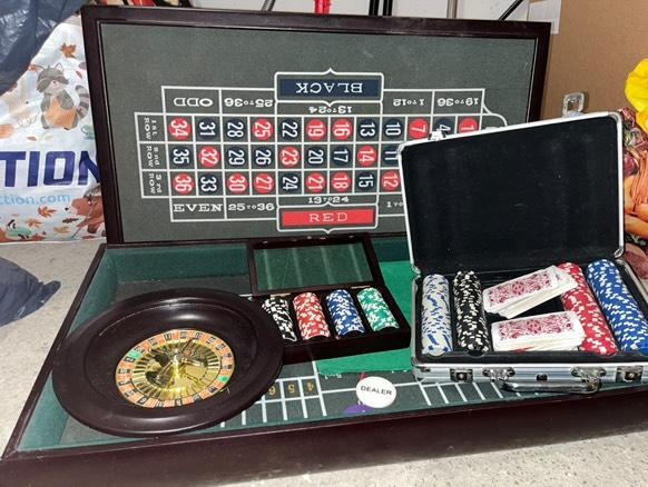 Hrací stůl na poker a ruletu