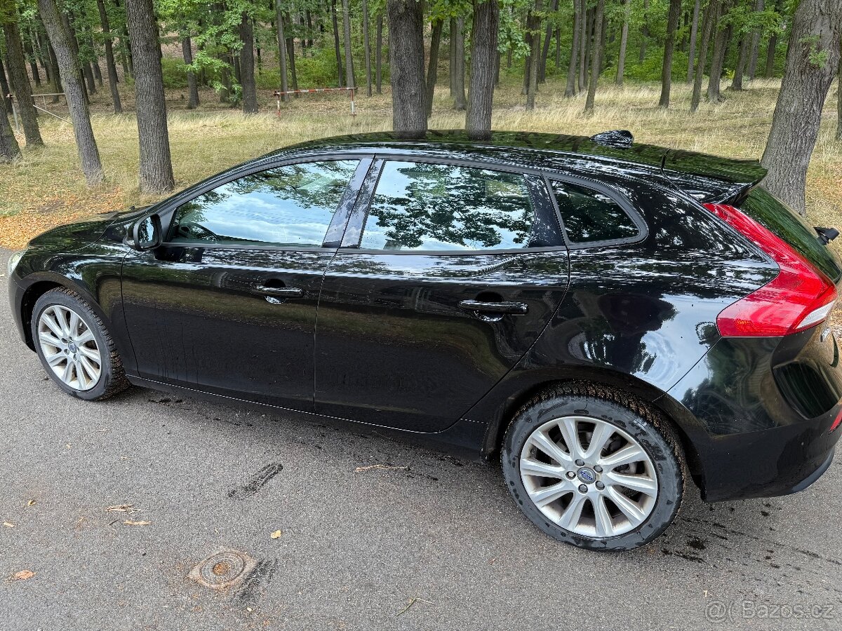 Volvo V40 D3 110 kW, 2017, 1. majitel, nezávislé topení