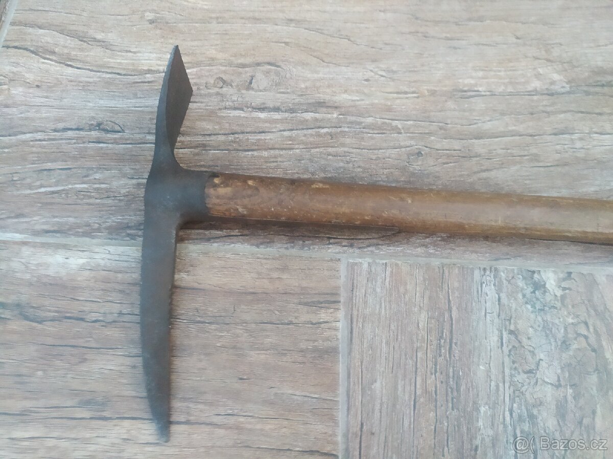 Wehrmacht horolezecký cepín GBJR
