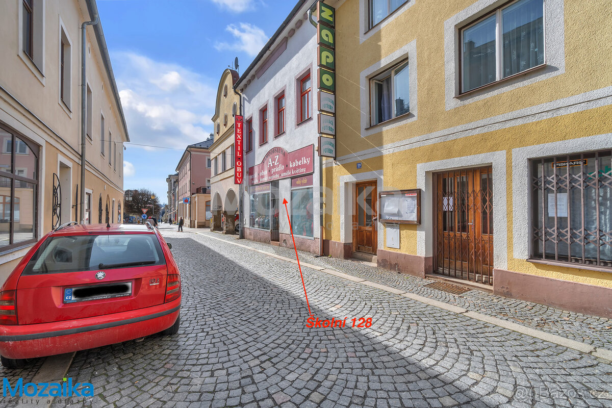 Obchodní dům v centru Lanškrouna. Už. pl. 704m2