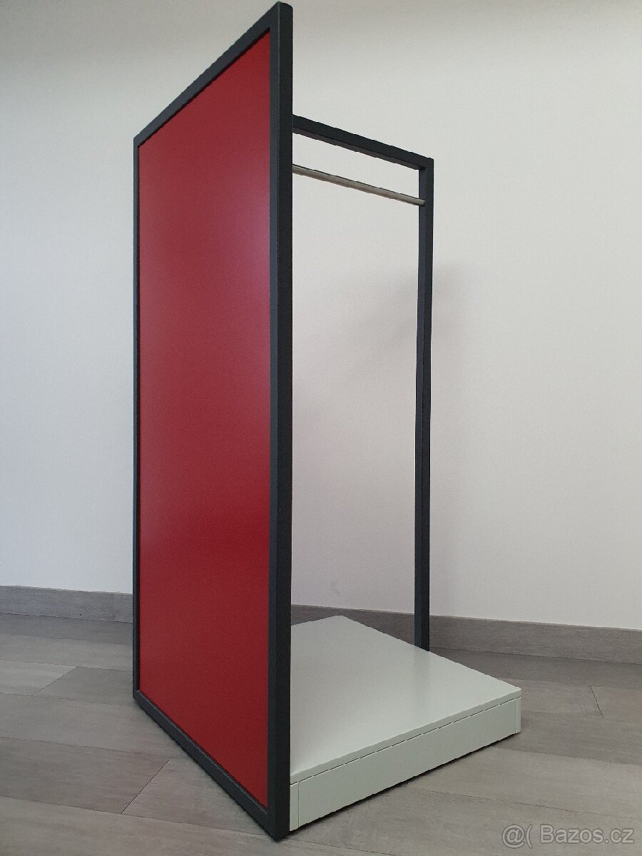 Prostorový stojan na ramínka- RACK