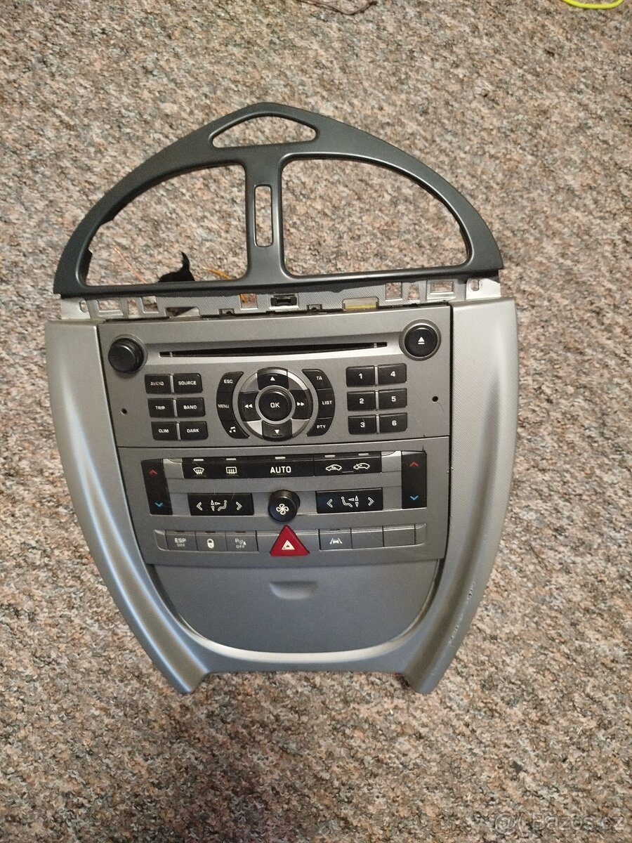 Auto rádio a ovládání klimatizace na Citroen C5 II