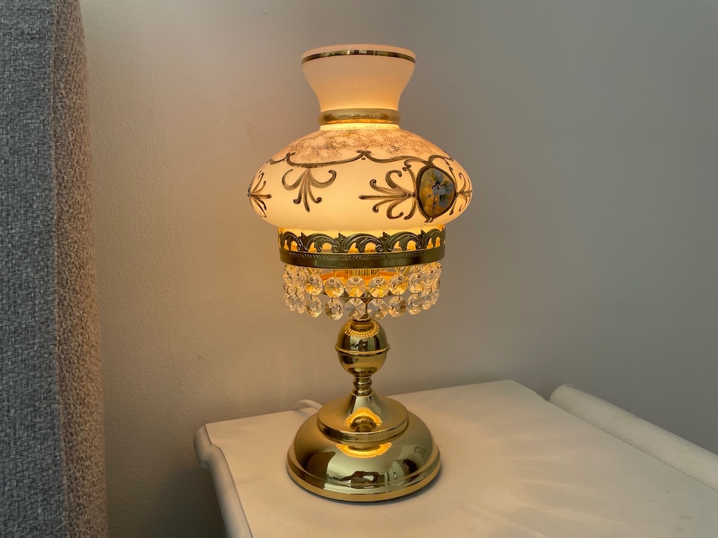 Stolní lampa, ručně malovaná s křišťálovými ověsy