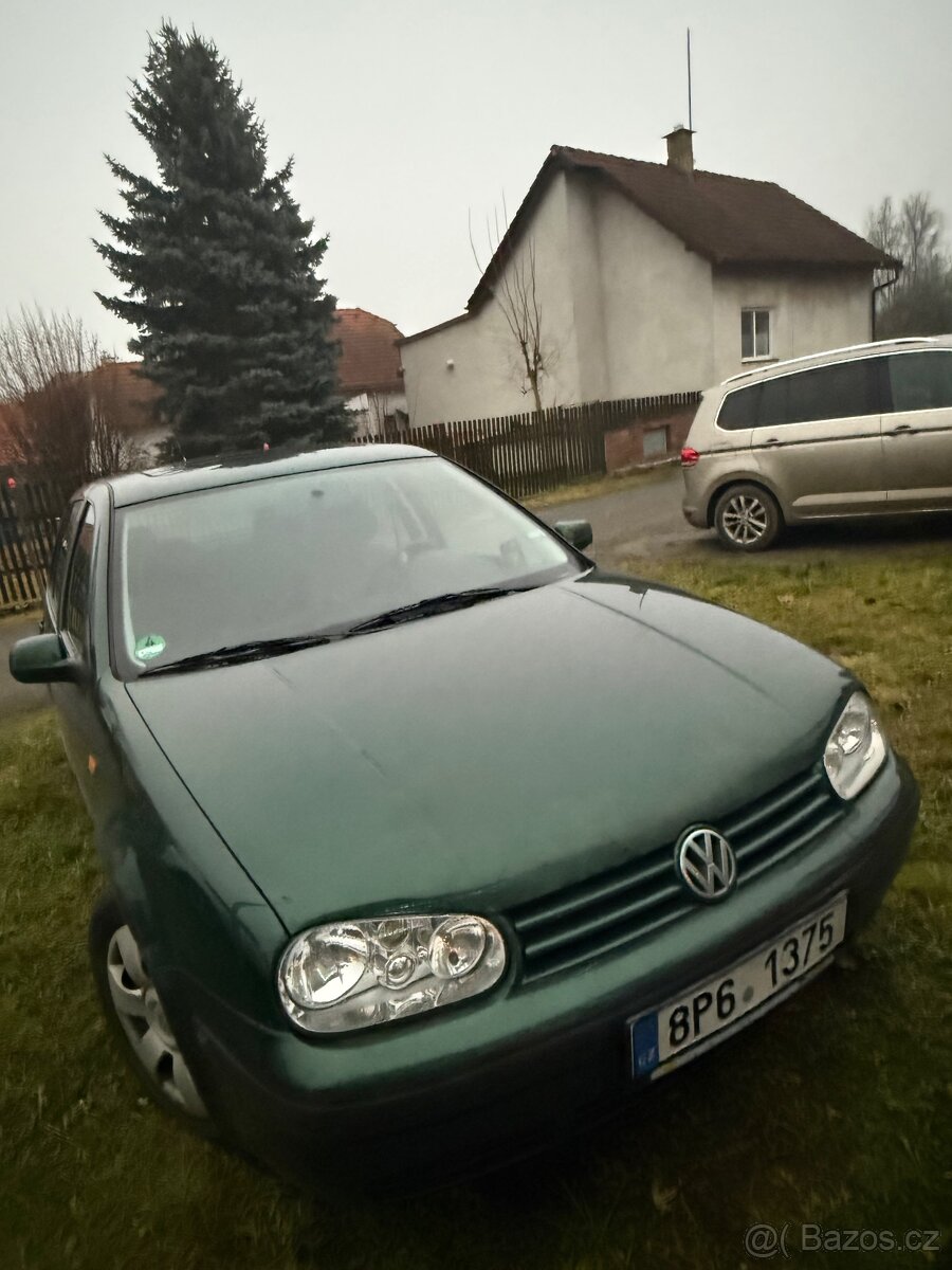 Volkswagen golf 1,6 automat,benzin