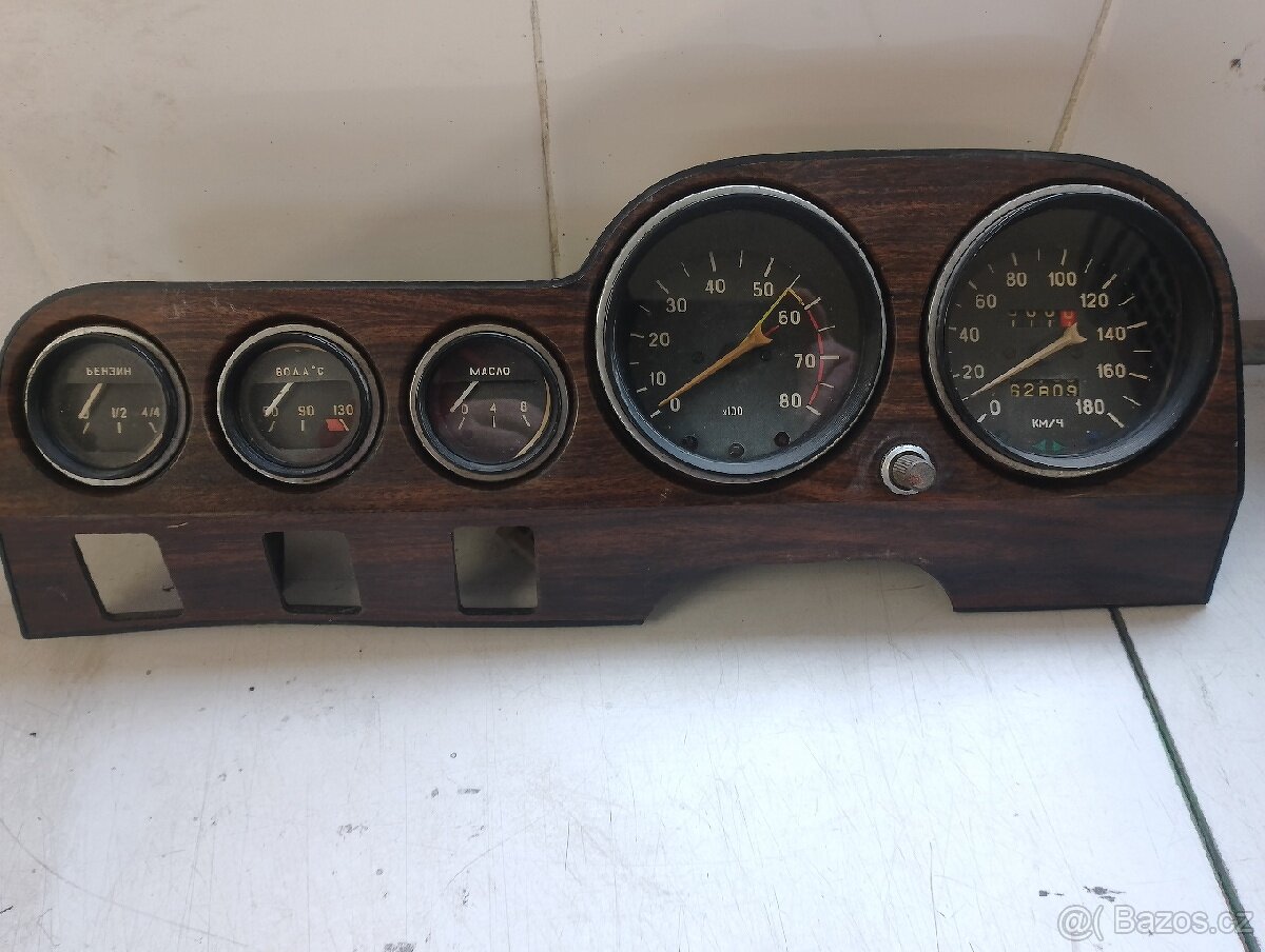 Přístrojová deska Lada