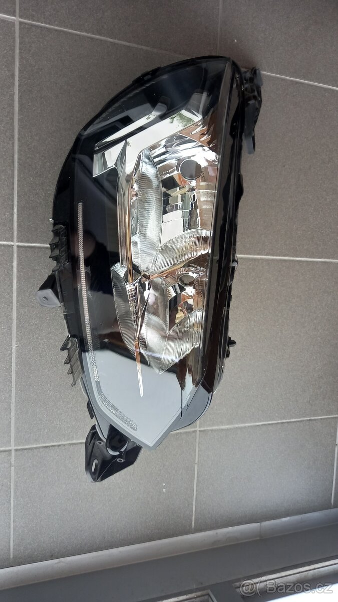 pravé světlo Peugeot 208 - originál