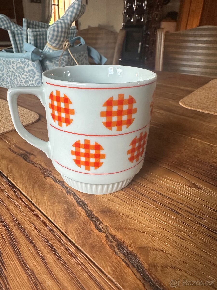 Hrnek retro