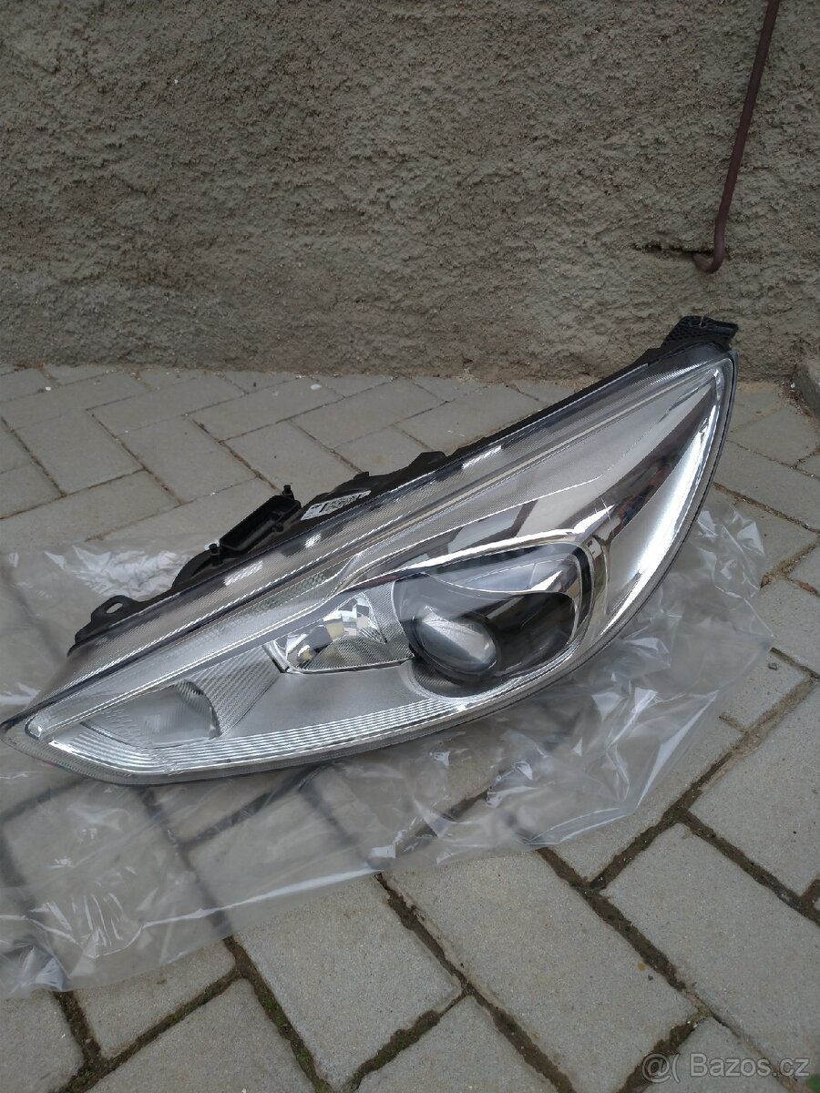 Světlomet levý Ford focus