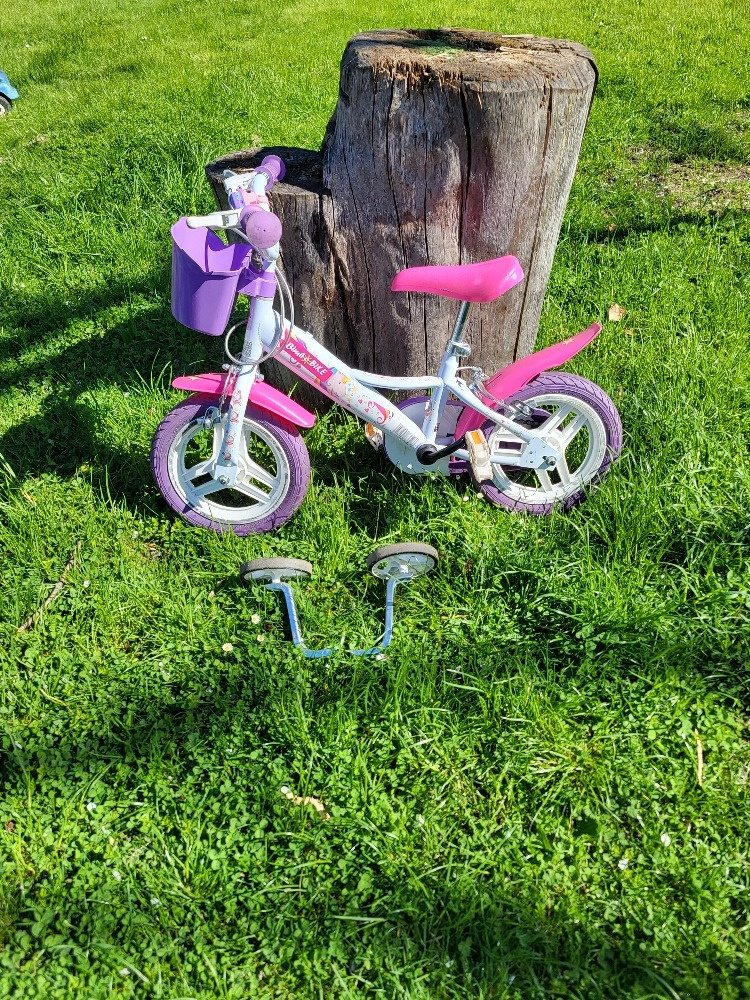 Prodám dětské kolo Bimbo Bike s helmou, pro věk 3-5 let.