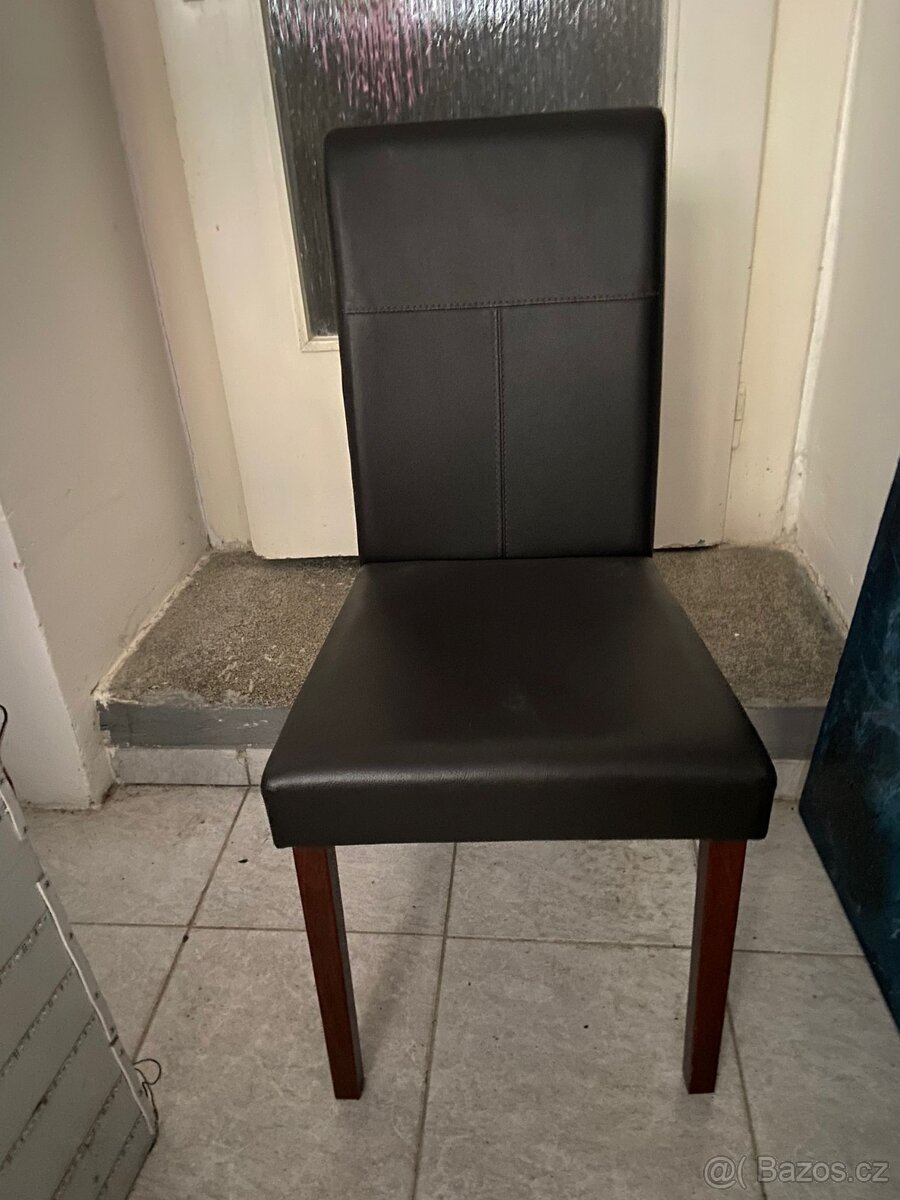 židle moc hezká s vyžšími zády