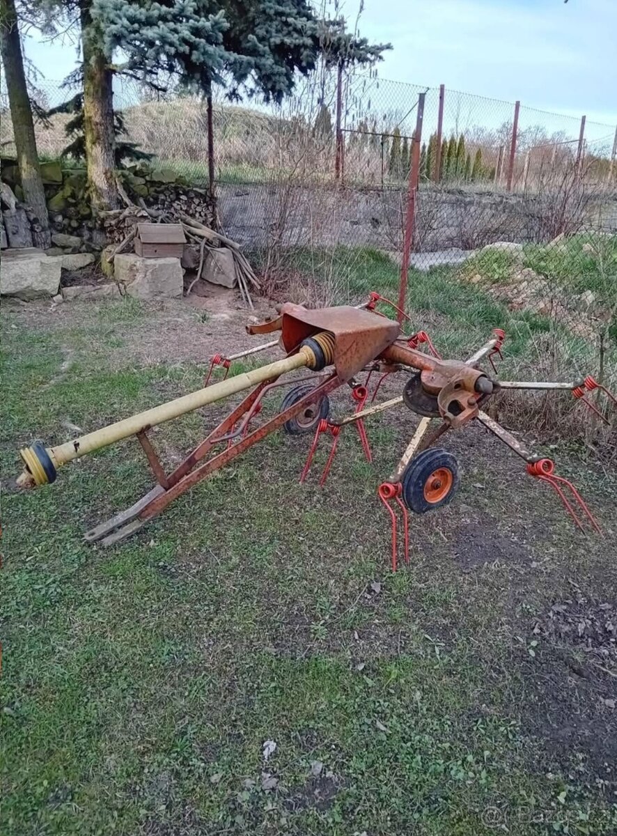 Obraceč sena za malotraktor