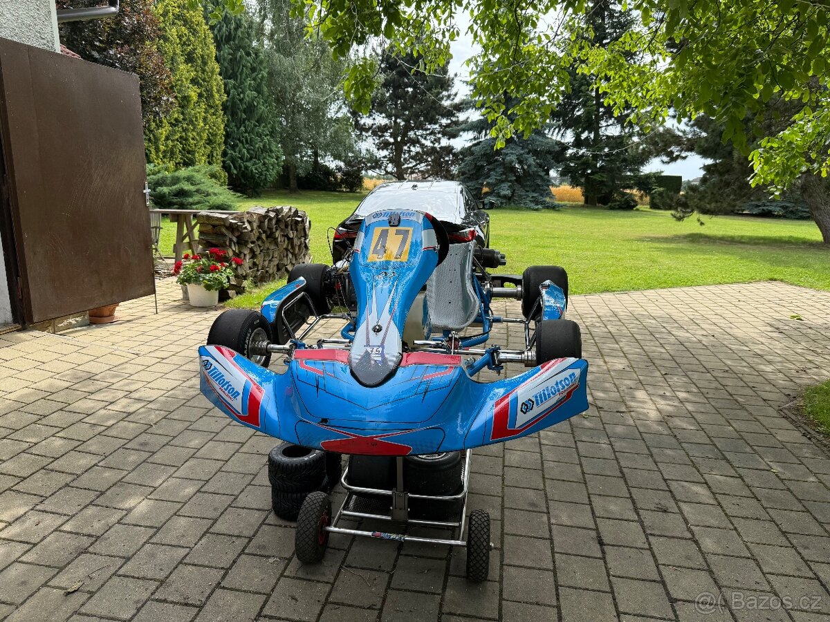 Motokára TILLOTSON T4