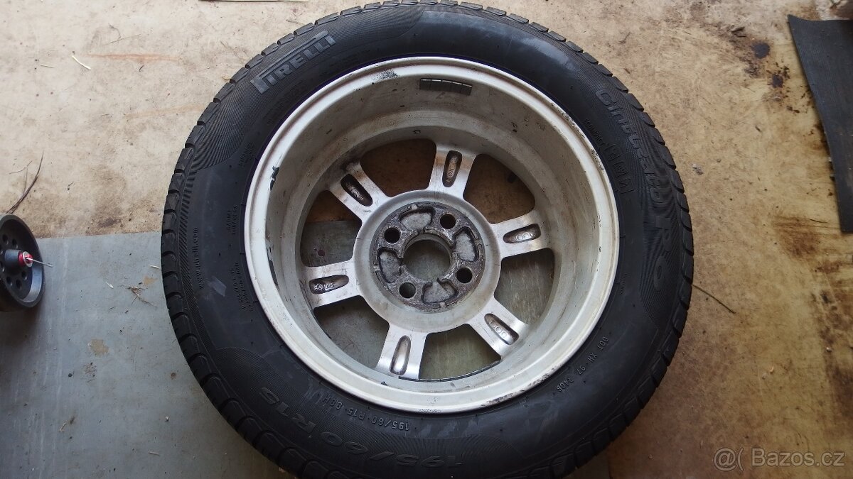 Prodám starší letní PIRELLI Cinturato R6 195/60 R15 88 H