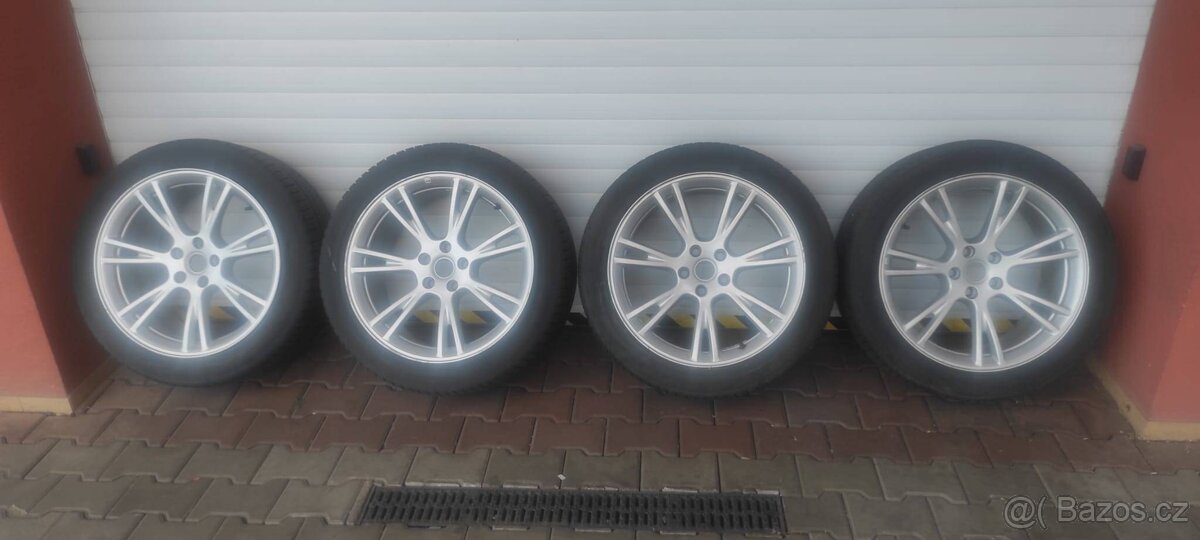 TESLA Y sada originál kol s pneu
