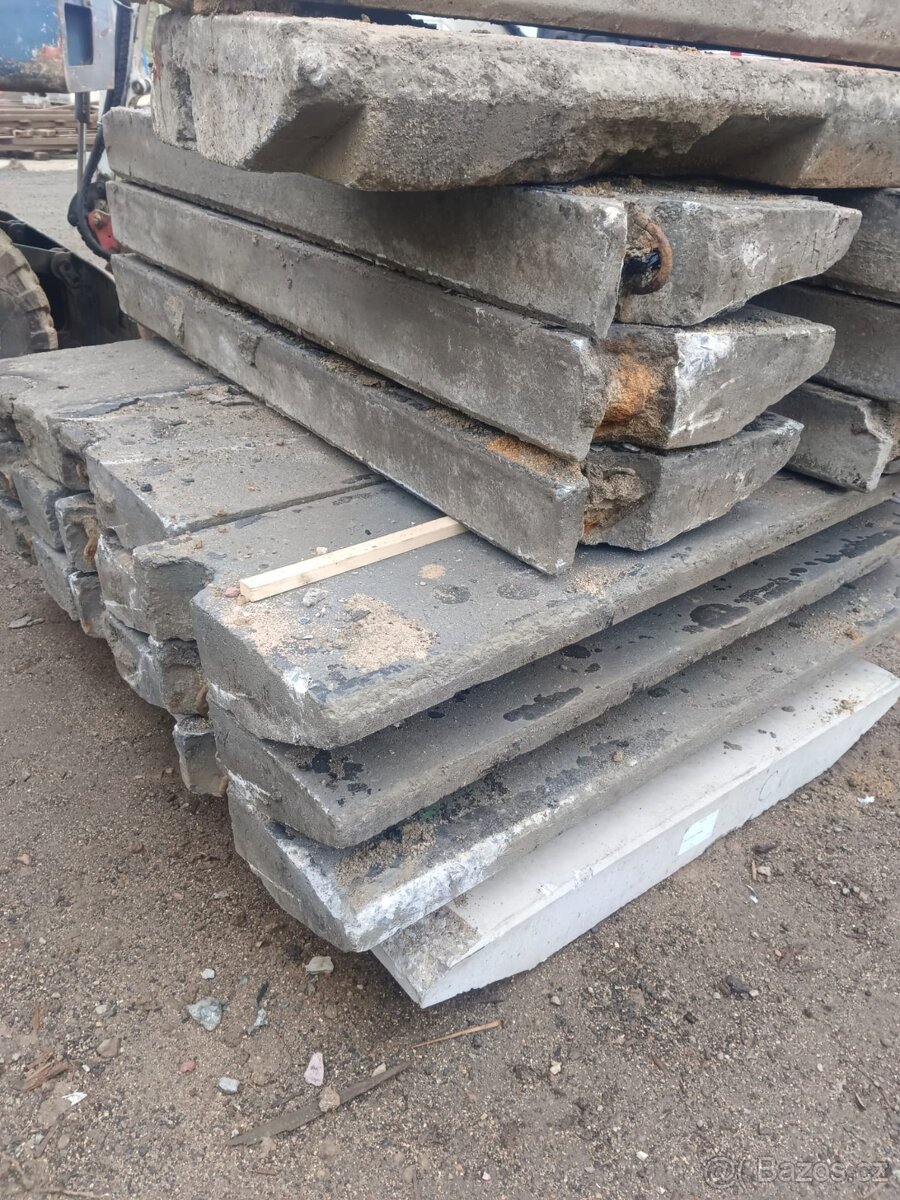 Nabízíme k prodeji betonové panely – použité