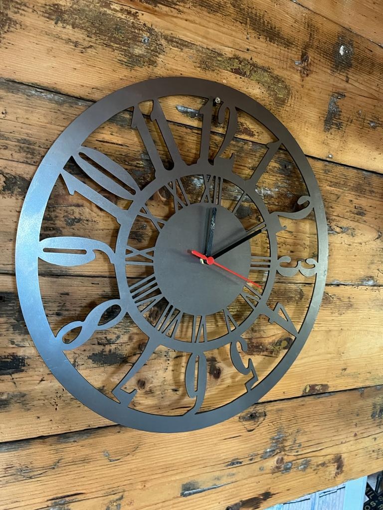 Nástěnné hodiny, vypalek hodin.