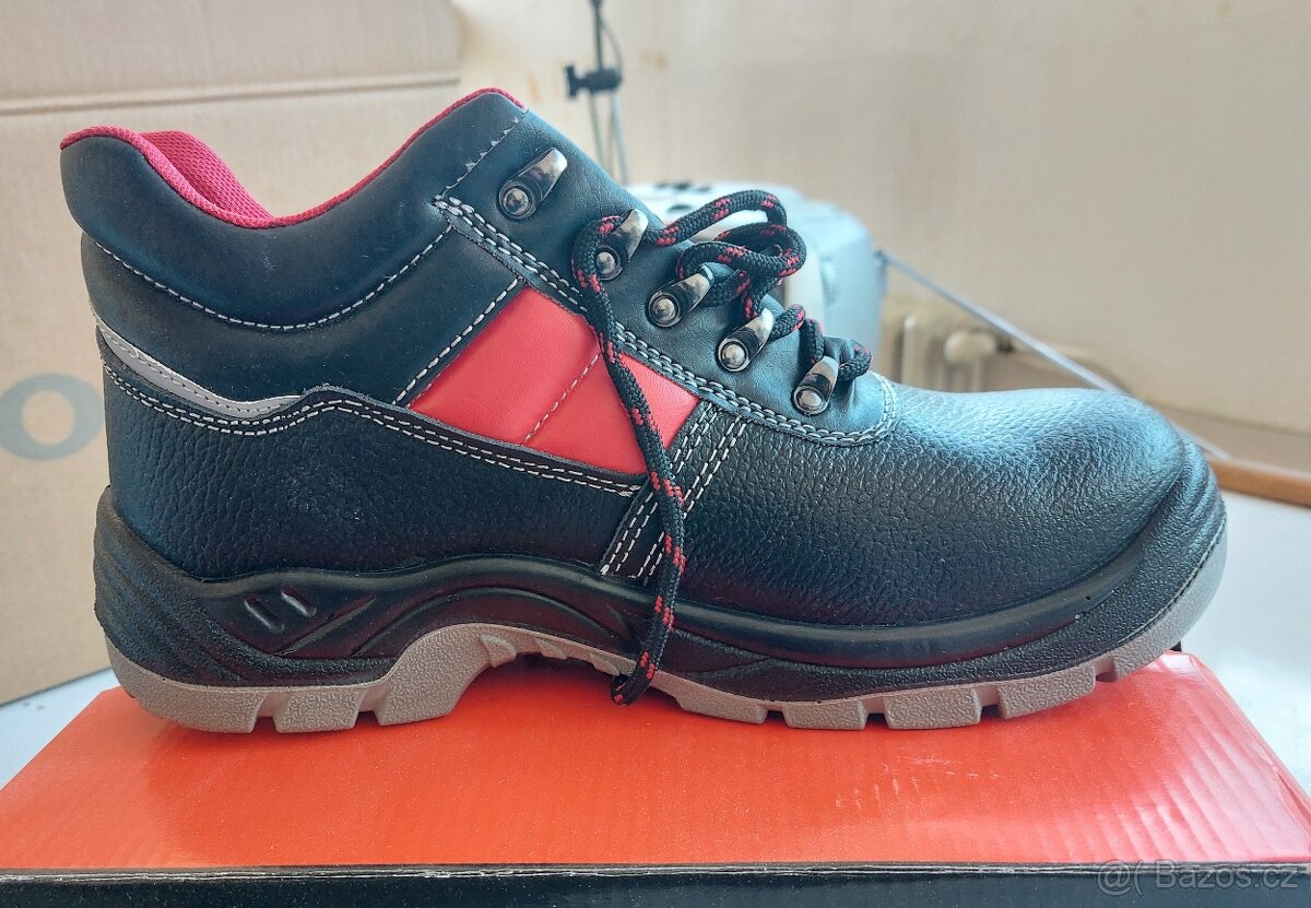 Pracovní kotníková obuv / boty vel. 42
