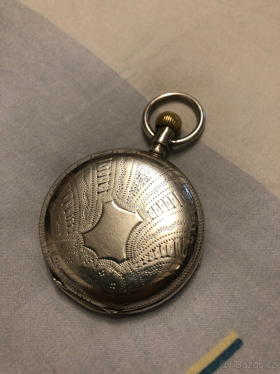 Stříbrné třipláštové kapesní hodinky jdoucí