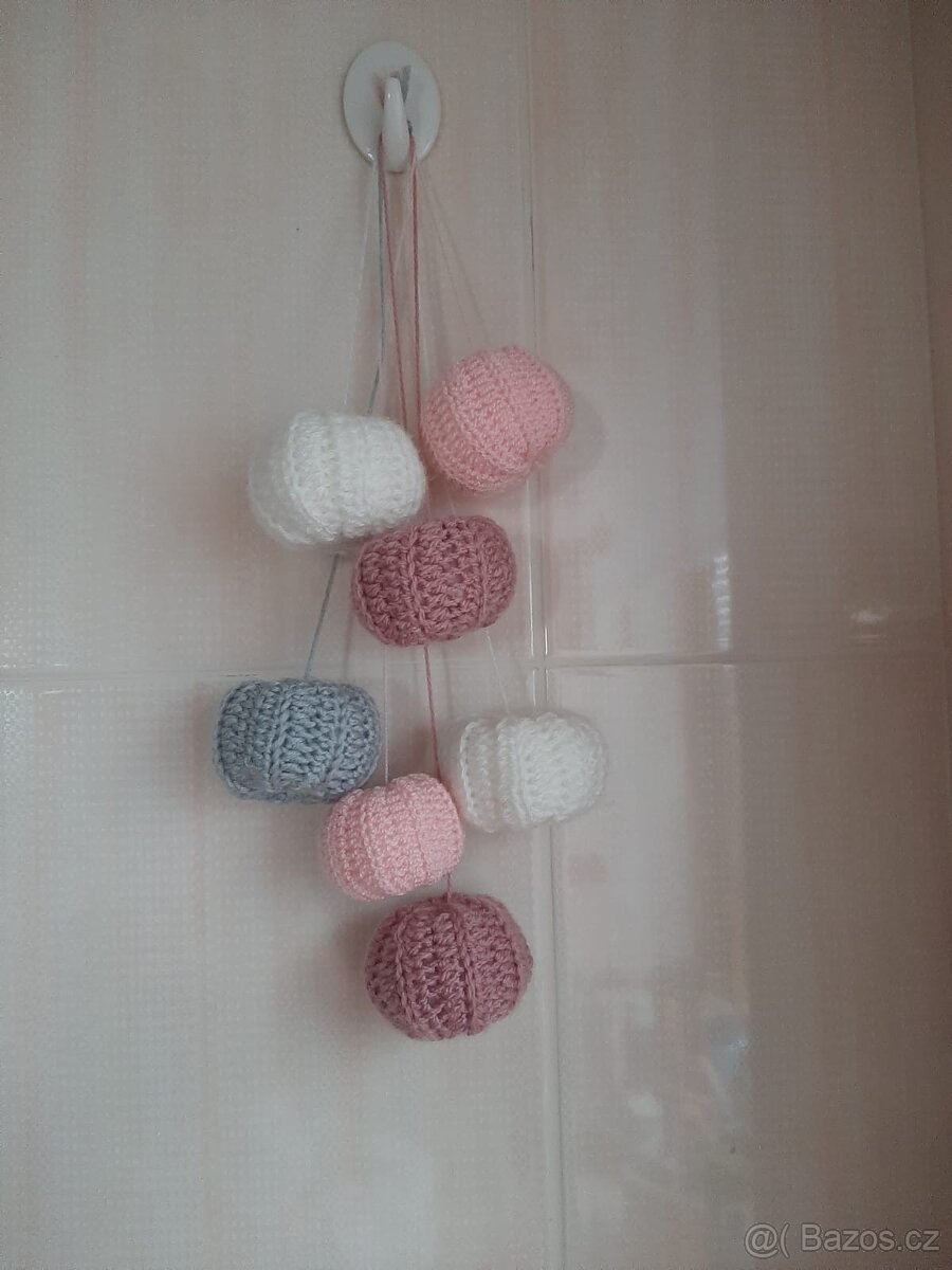 Háčkované kuličky - dekorace