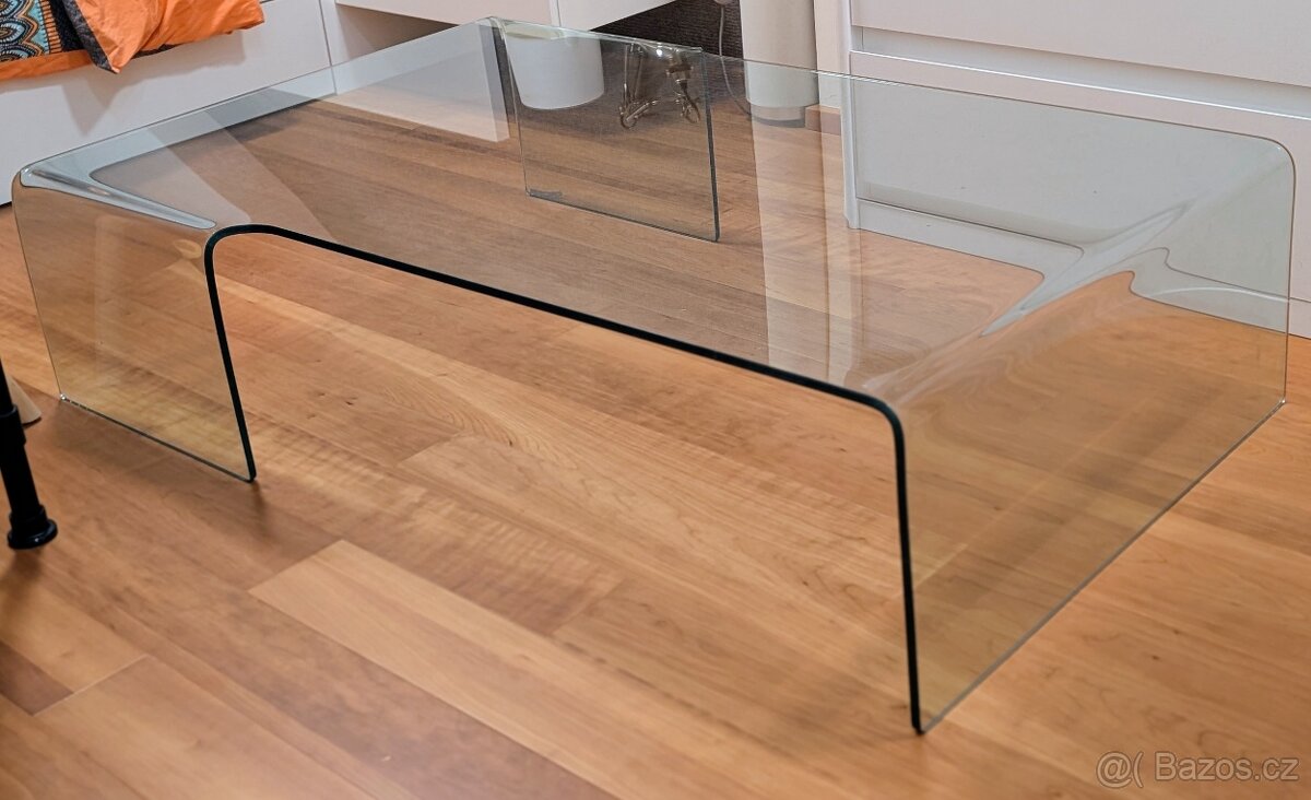 Designový skleněný konferenční stůl