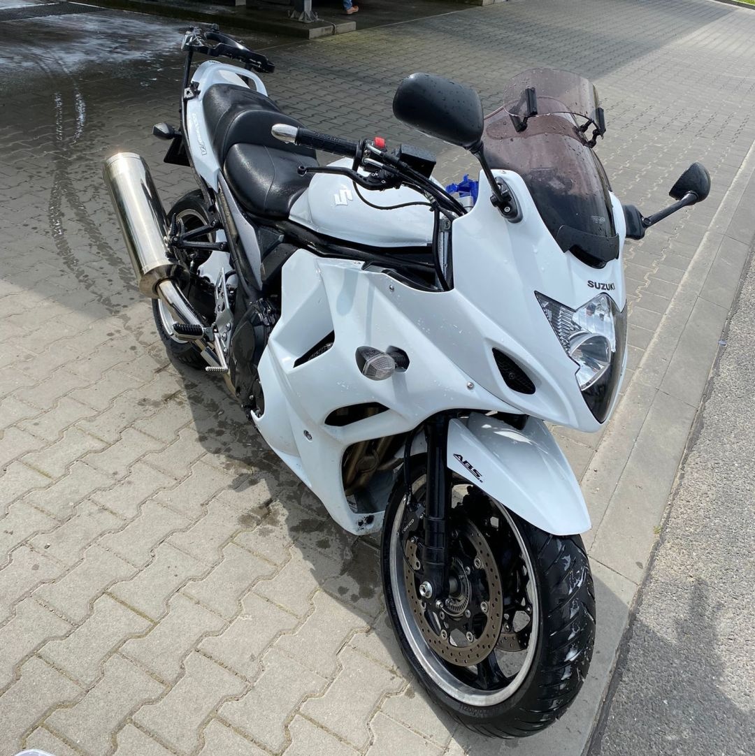 2012 Suzuki GSX 1250 FA nové gumy, olej