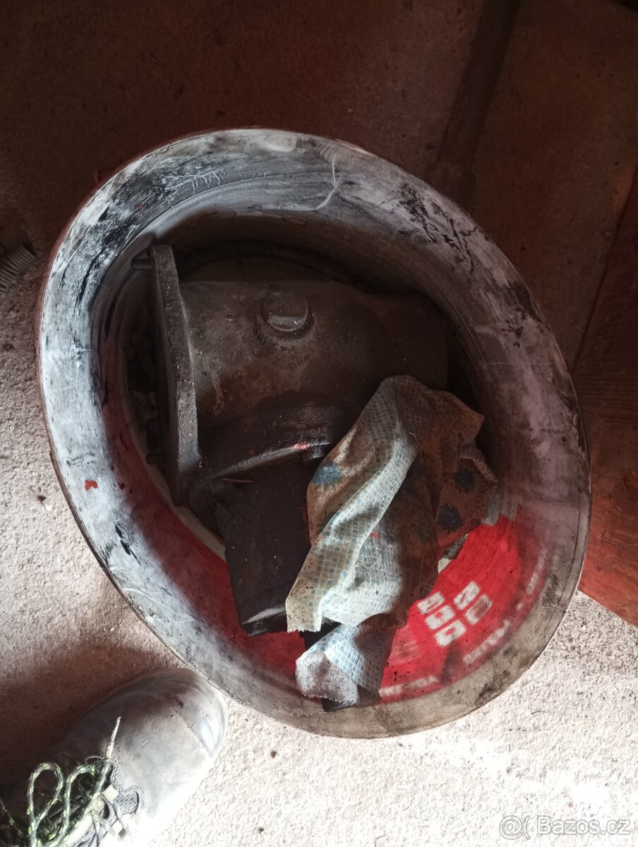 Zetor 25 úhlová převodovka (řemenice)