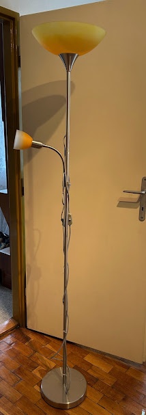 Retro stojací lampa se čtecí lampičkou