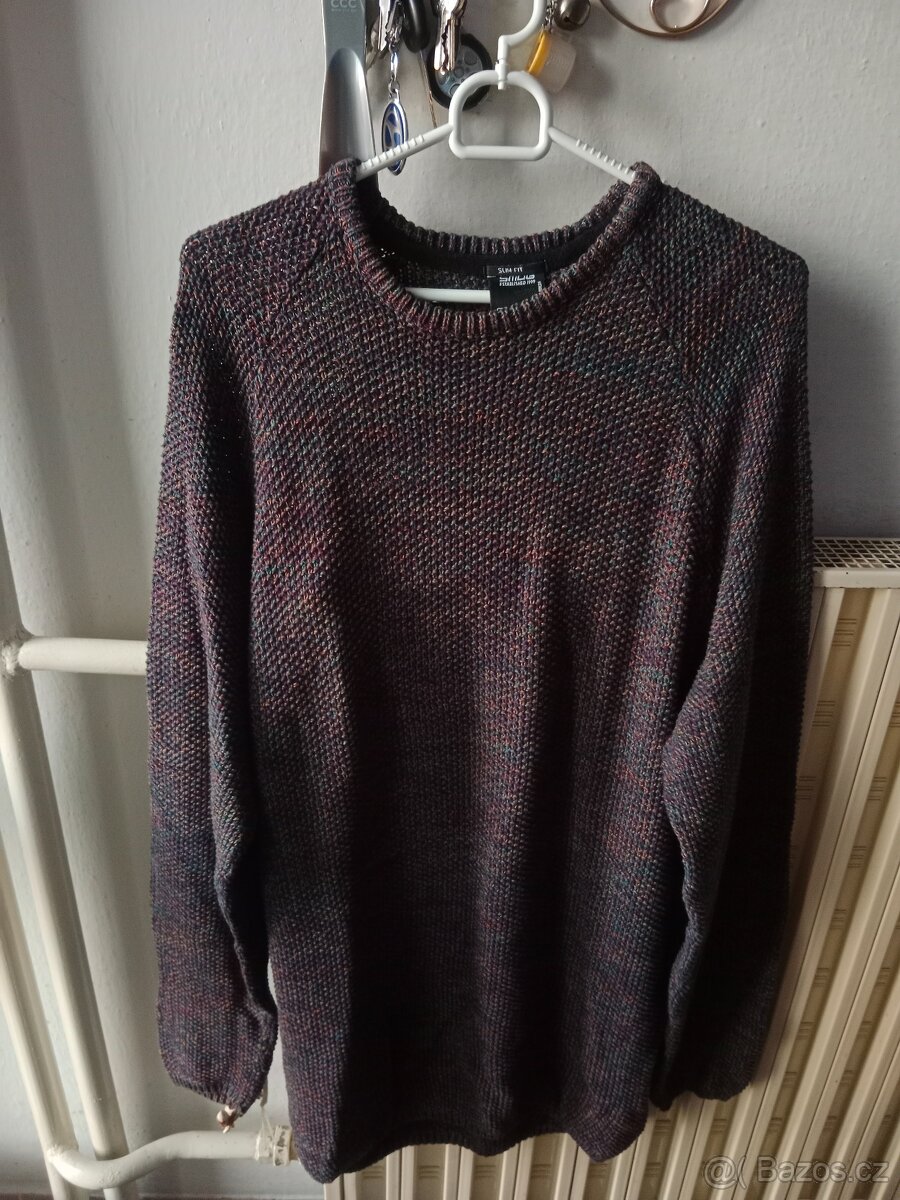 Dámský tmavý dlouhý svetr