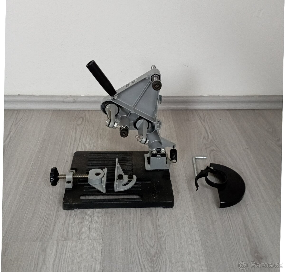 Stojan na úhlovou brusku